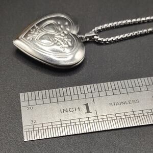 Elegant Silver Tone Vine Heart Locket Vtg Fashion Valentine's Birthday Gift NEW